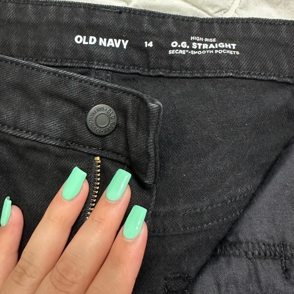 OLD NAVY HIGH RISE OG STRAIGHT SHORT - Picture 2 of 4